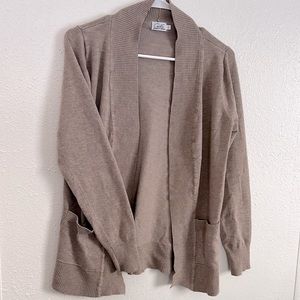 Cielo tan/beige cardigan LARGE with pockets